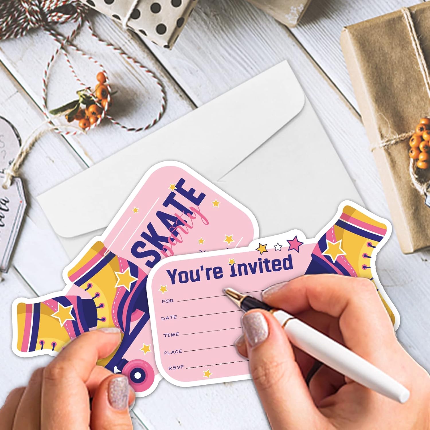 REWIDPARTY Skate Party Shaped Invitations Set of 15