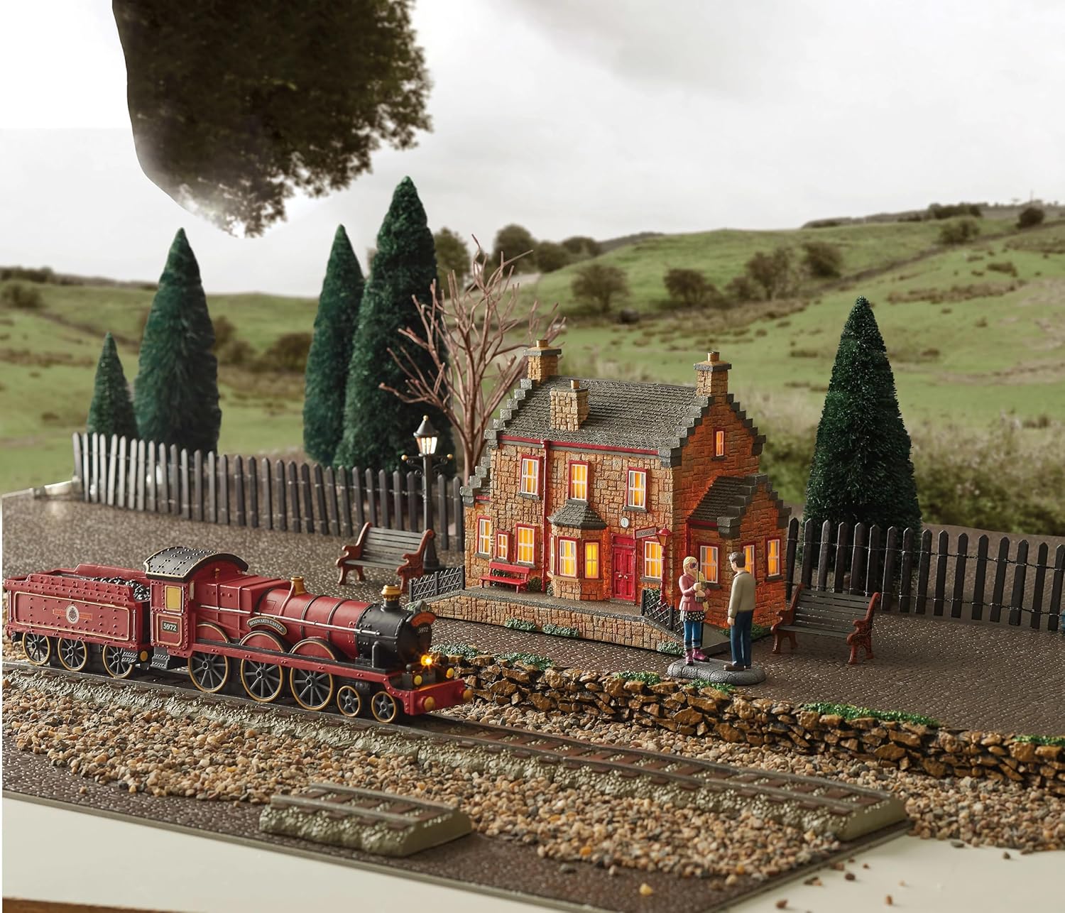 Department 56 Harry Potter Hogsmeade Station Light Building 7 Inch
