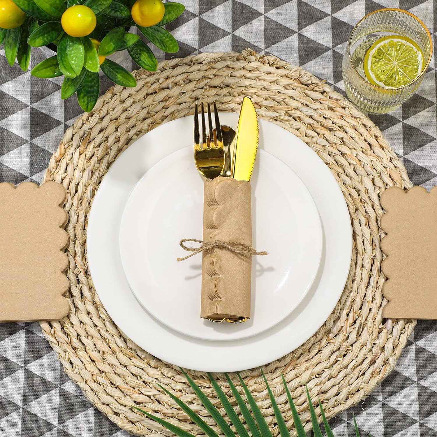 Fuutreo 100 Pcs Scalloped Kraft Napkins